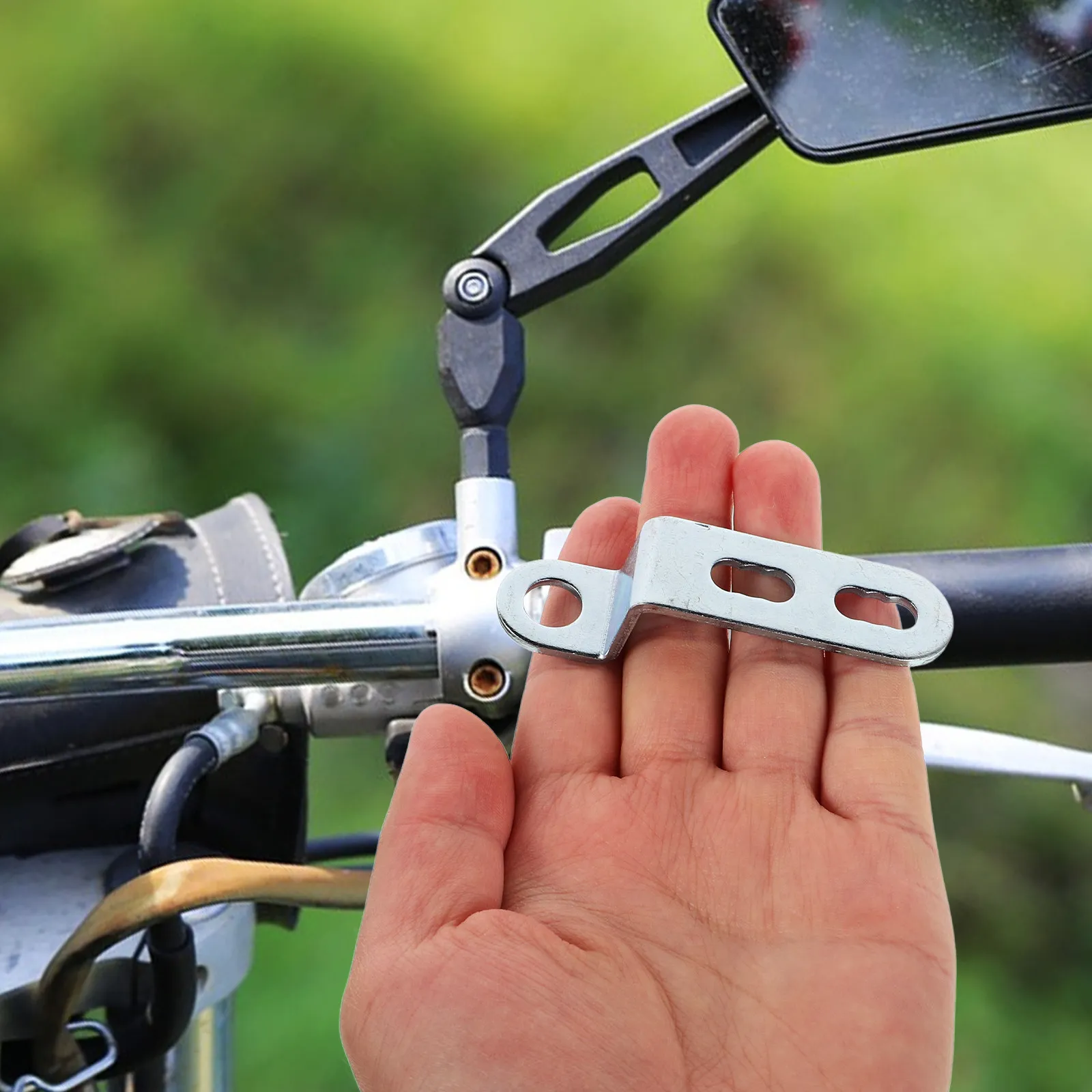 

Комплект металлических крепежных болтов для ветрового стекла мотоцикла, совместимых с большинством рулей, снижающих воздействие ветра.