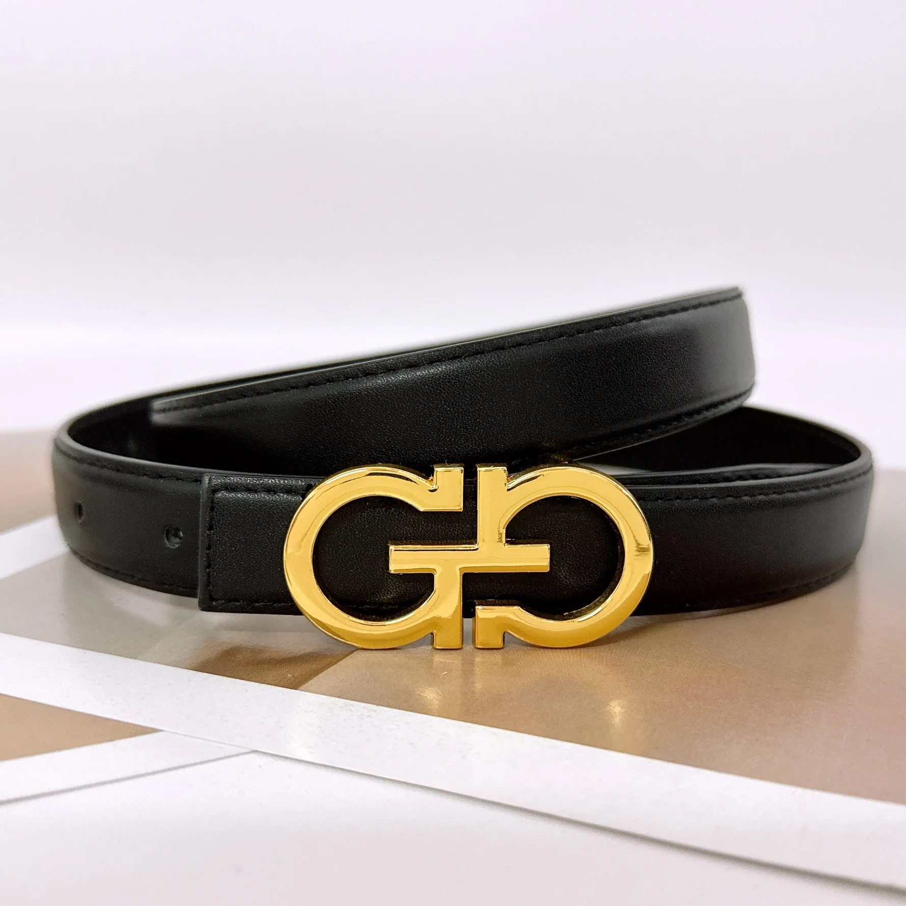 حزام جلدي للنساء، حزام بدلة مزخرف جديد متعدد الاستخدامات، أحزمة جينز عصرية سوداء للنساء