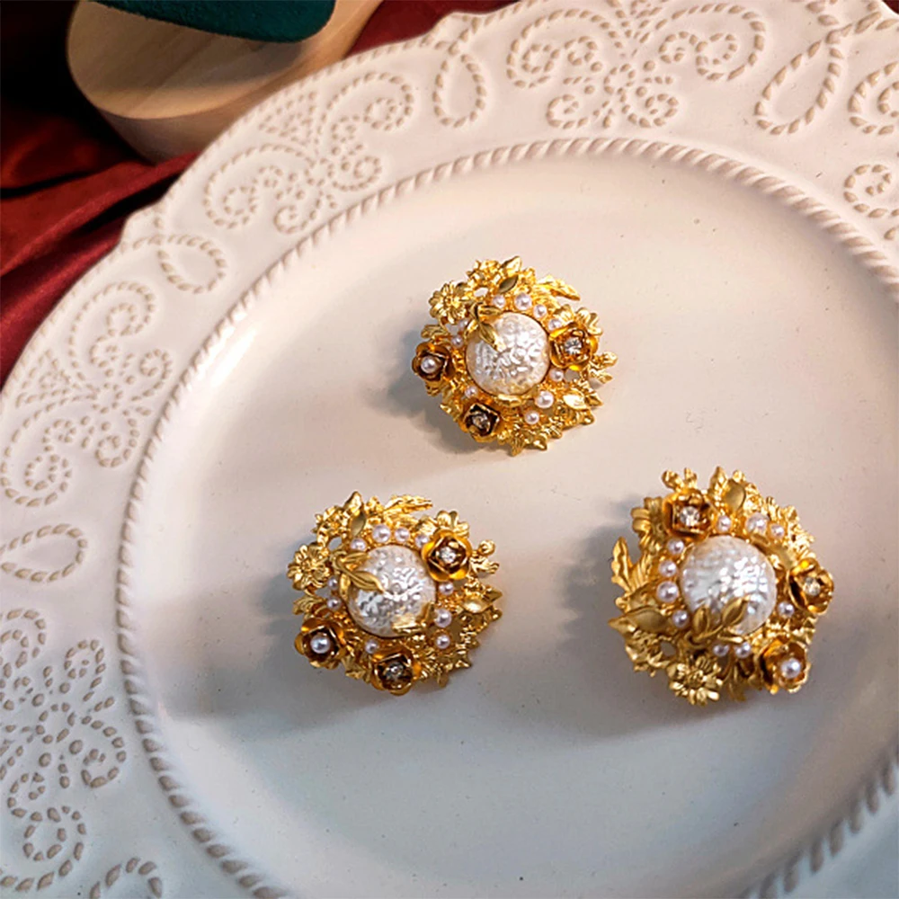 

Temperament Vintage Personalized flower embossed pearl Lapel pins Brooch Earrings for Women's Girl party gift Jewelry Set