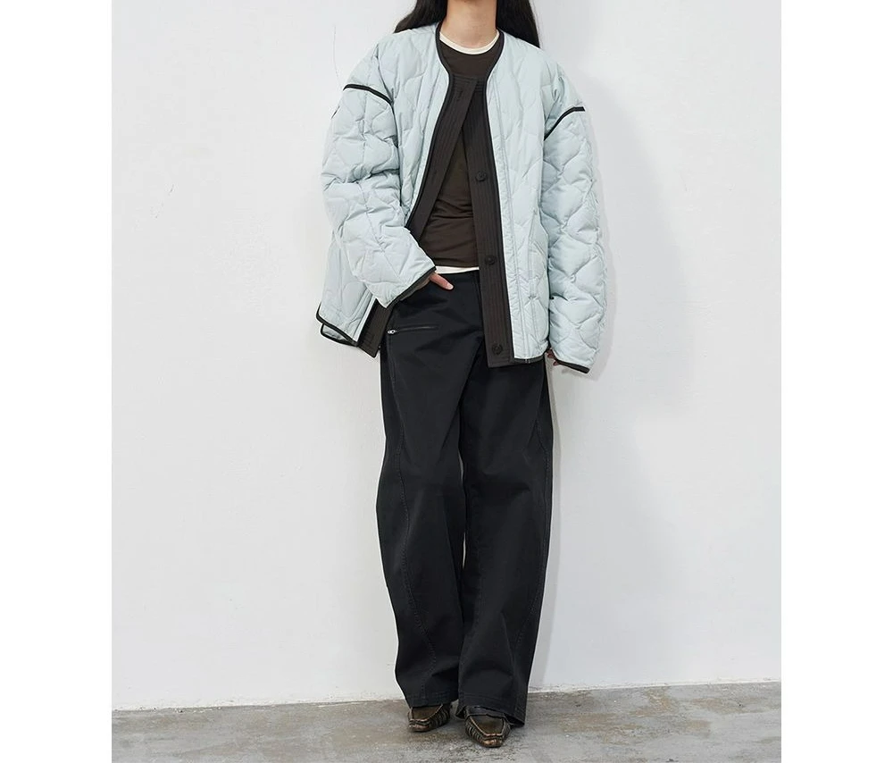 سترة شتوية جديدة لعام 2025 بألوان متباينة وربطات مزيفة ورياح كسولة ورقبة دائرية سترة بيضاء مبطنة للأسفل #6