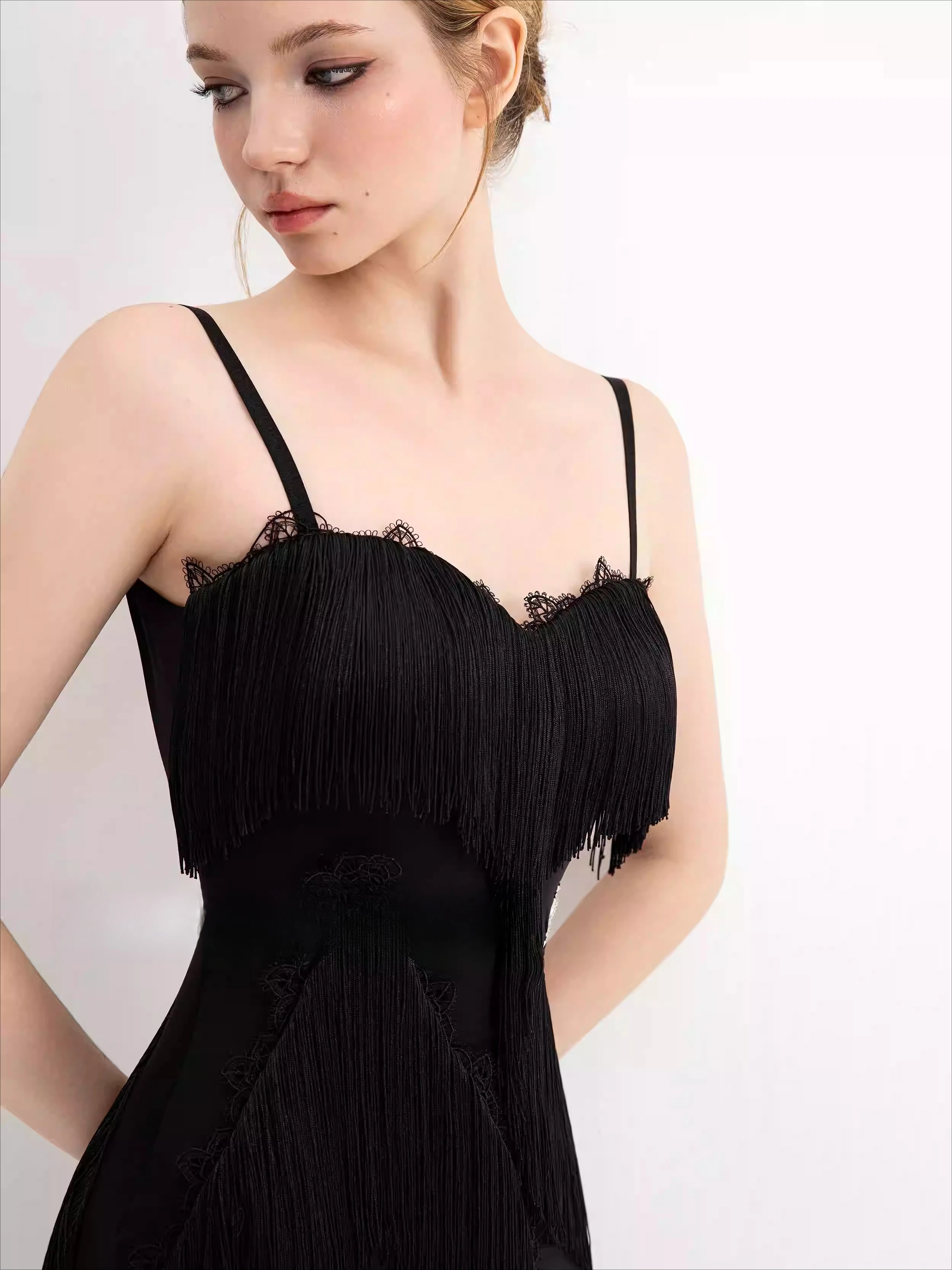 Sukienka do tańca latynoamerykańskiego z asymetrycznymi frędzlami dla kobiet, idealna do codziennych ćwiczeń, treningów i występów na wyborach.