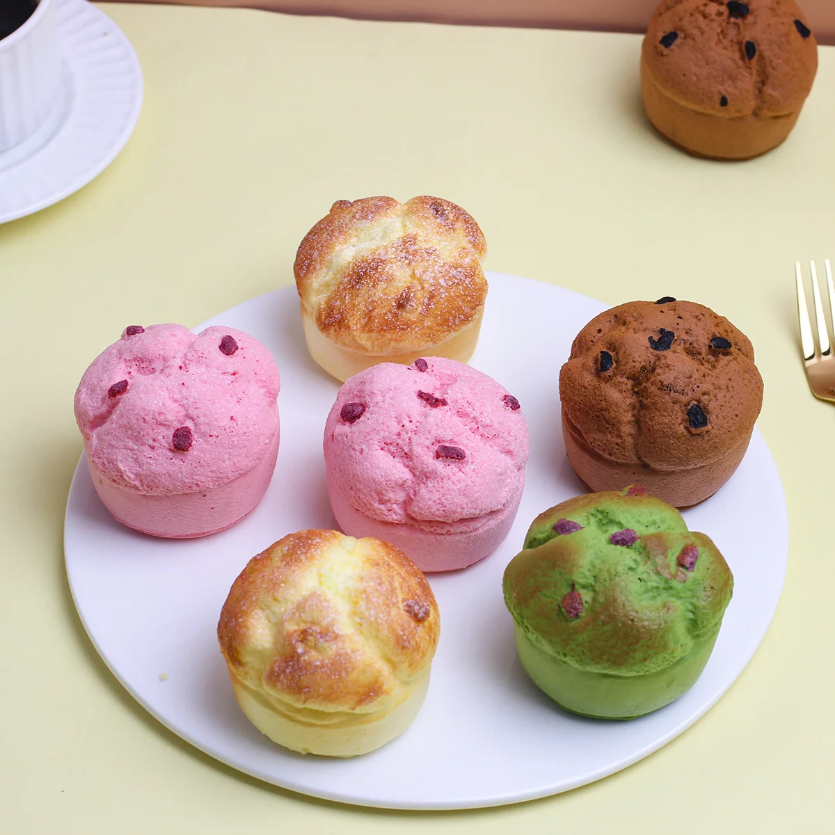 1pcs Simulation Food Model Puff Cake Soft Knead Office Relief Stress Tension Decompression Slow Rebound Puff Decoration Kids Toy