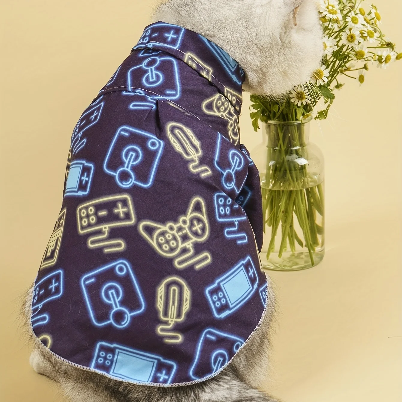 Pet clothes: dog and cat shirts are comfortable, breathable, elastic, not tight, and the pattern is beautiful, simple and genero