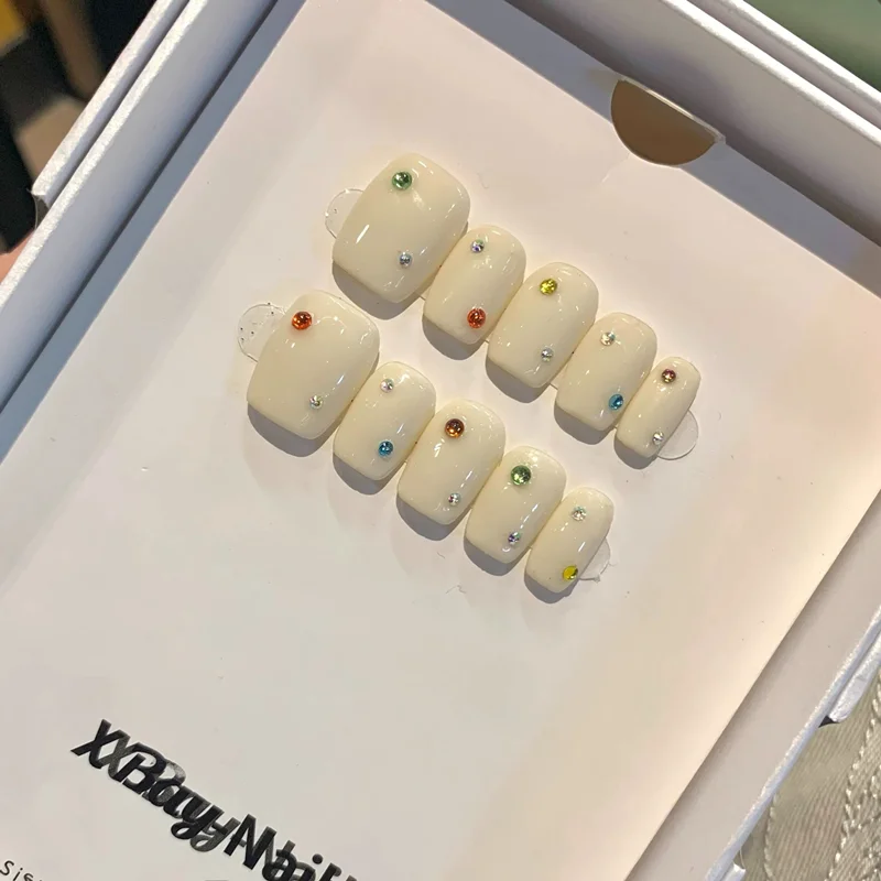 

10 шт. короткие накладные ногти ручной работы с алмазным клеем, акриловые накладные ногти, многоразовые, с полным покрытием, белые, милые искусственные кончики