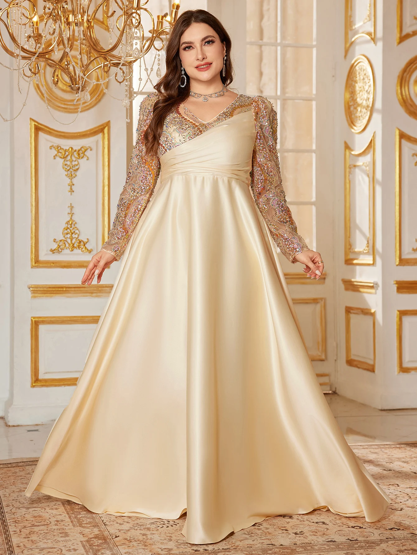 Embroidery Gradient - فستان UNITHORSE بتطريز ترتر متدرج وياقة