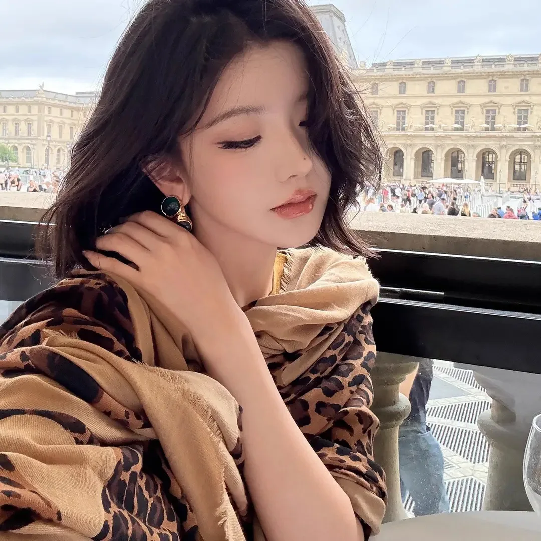 1Pc golden leopard shawl leopard print silk scarf women's autumn 2025 new sense shawl dual-purpose fashion versatile scarf view 3