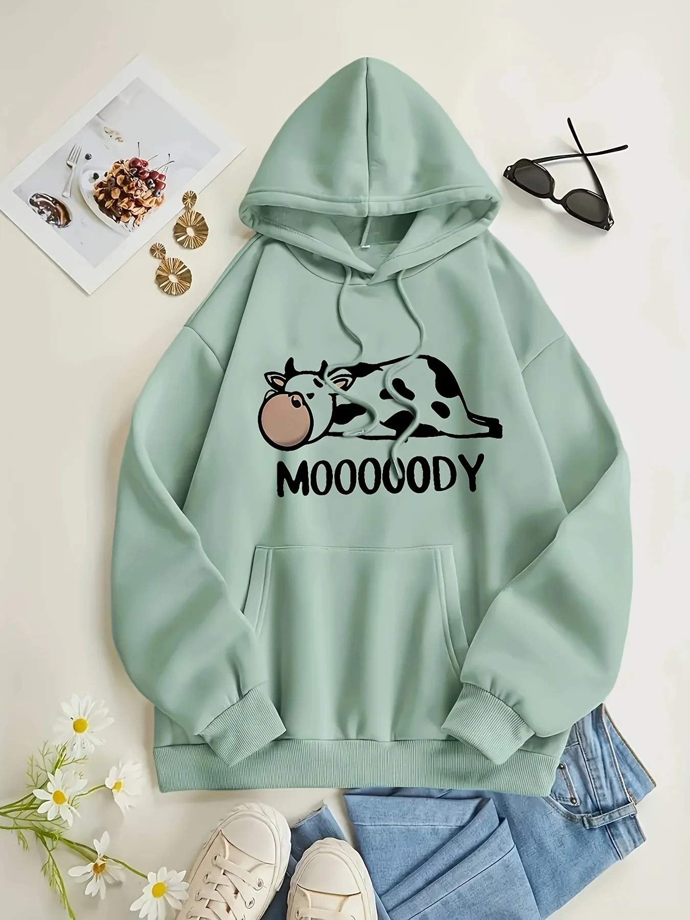 Bluza z kapturem na sznurku z nadrukiem krów i liter, codzienna bluza z długim rękawem i kieszenią kangurką, modna bluza hip-hopowa Harajuku unisex