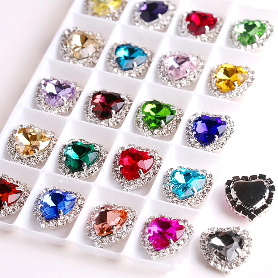 Herzförmige Edelsteine mit Glitzersteinen in Silberfassung, Herzperlen mit Loch für DIY-Bastelbedarf und Schmuckherstellung – Detail 1