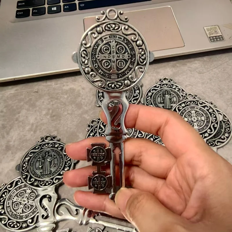 10pcs Exorcism St Benedict Maltese Cross Medal Patron Saint Benedict Key Shaped Cross Pendant Amulet Jewelry Home Wall Hanger Cr