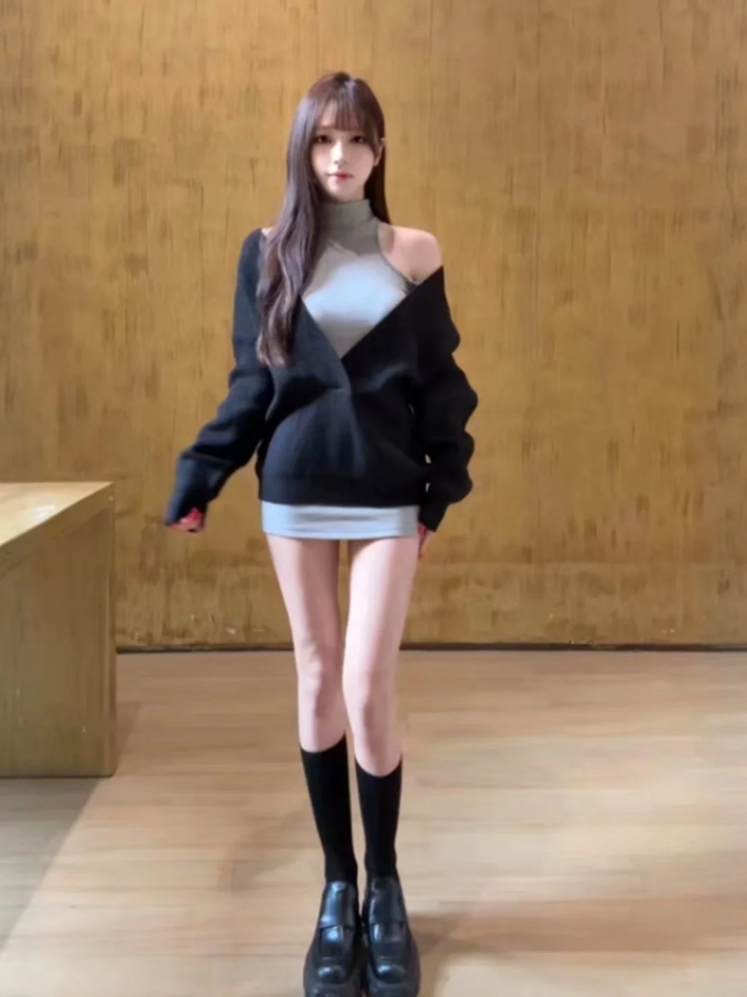 

Black Sweater Vest Dress Two-Piece Set Sexy Style Light Maturity Lady Fashion Spring Collection Comfortable Cotton Blend