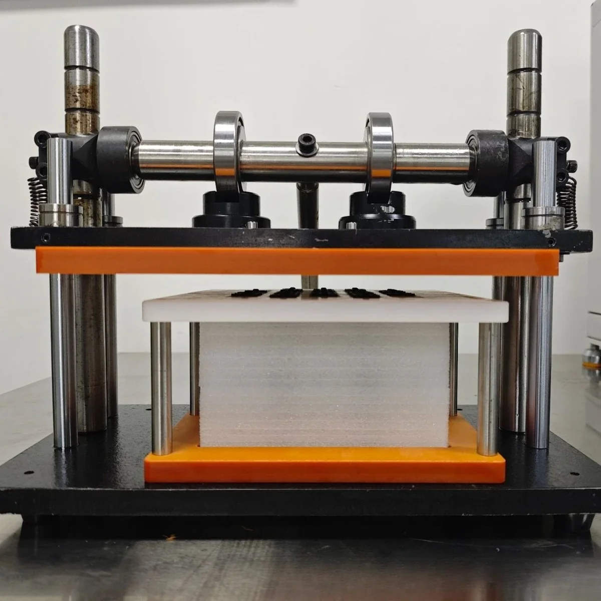 Atomizer pressing machine, manual pressing machine, sealing machine equipment riveting machine