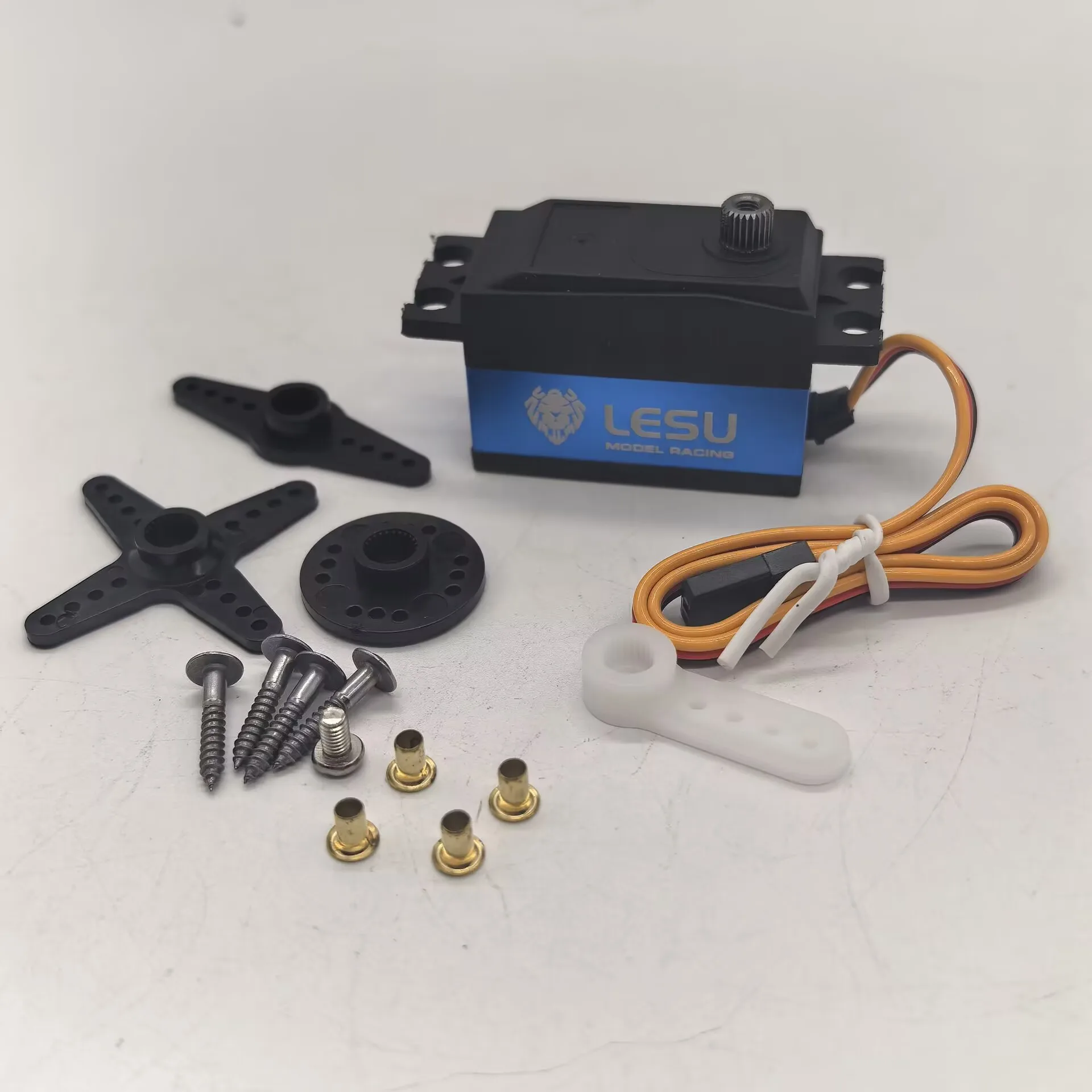 

LESU model toy large torque 14KG servo steering gear titanium alloy gear steering lock difference