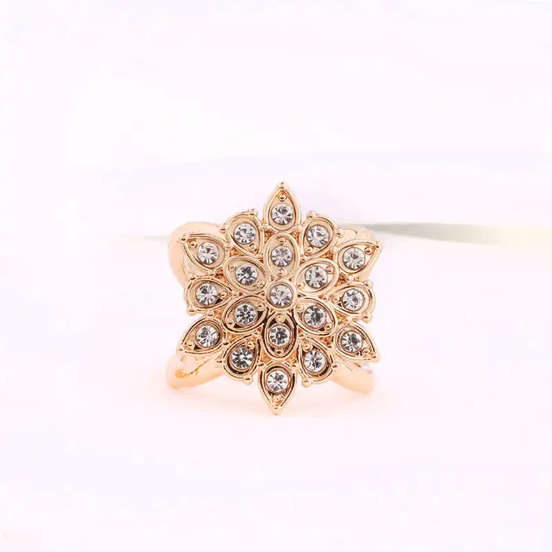 Ｎew Snowflake Brooch Crystal Flower Brooches Silk Scarf Buckle Wedding Dress Shawl Scarf Knot Button for Women Jewelry Gifts