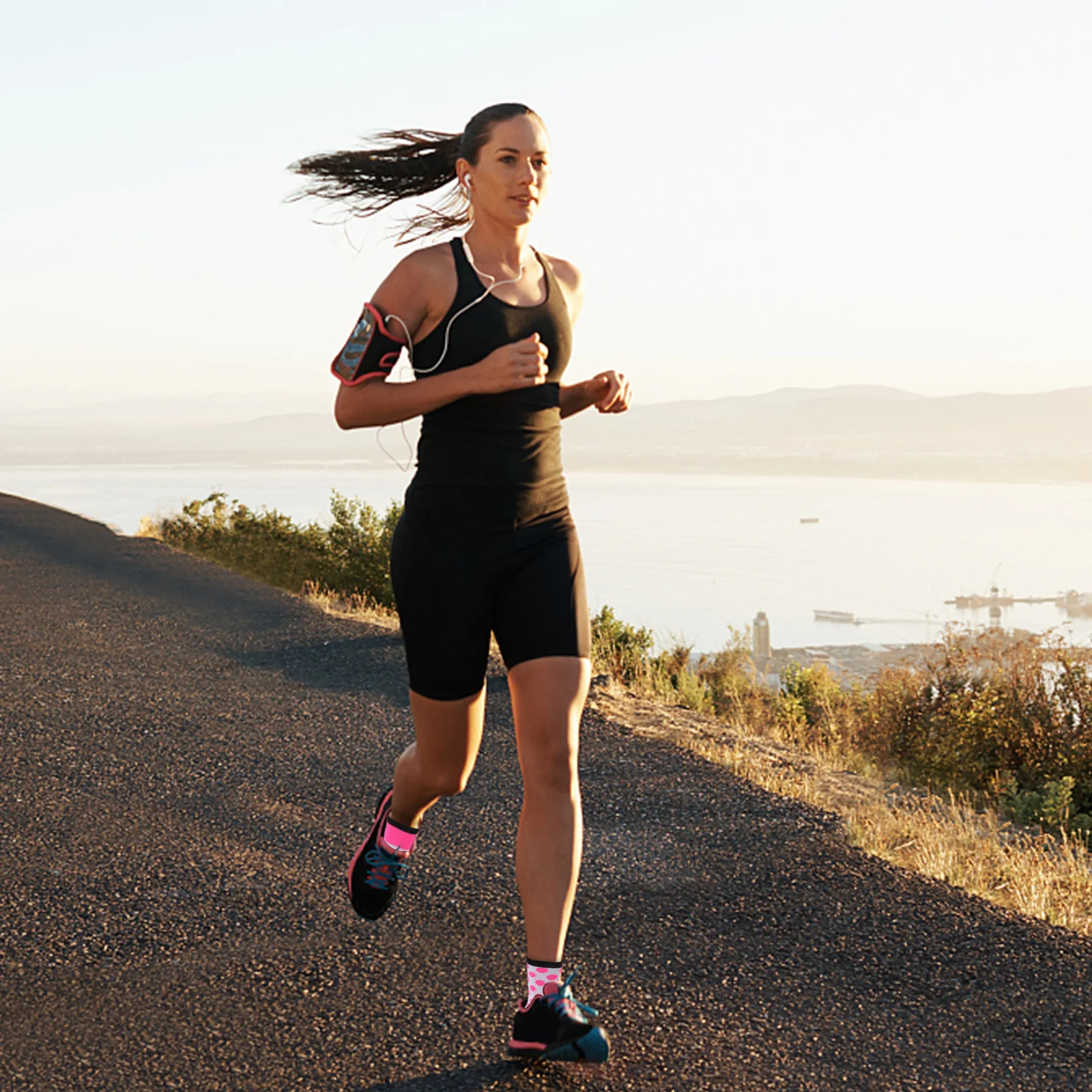 

1Pair Breathable Athletic Socks Bright Color Mid-Stocking Sports Socks for Running Cycling Fitness Training Casual Wear