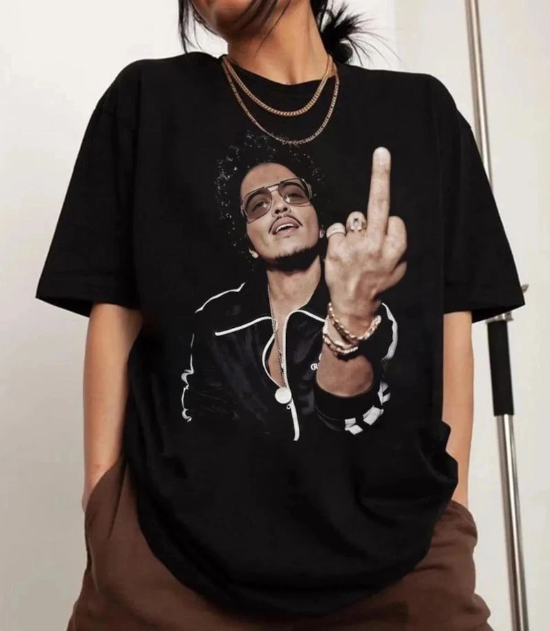 Retro-inspired concert T-shirt unisex trendy music T-shirt middle finger T-shirt  Casual loose-fitting couple street style shirt