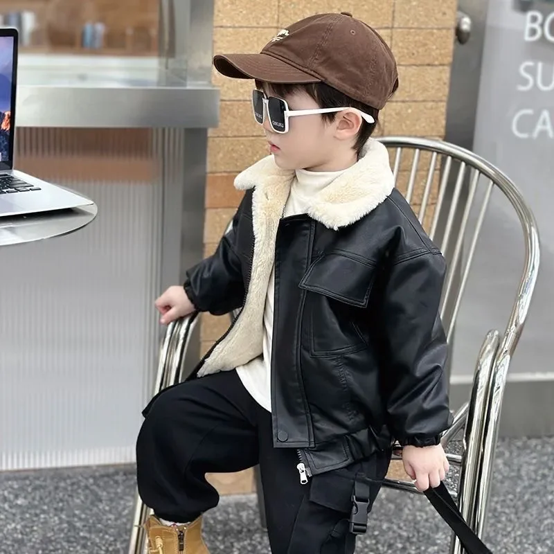 

Кожаная куртка для мальчиков, новинка весны 2025 года, кожаная куртка, зимнее плюшевое утепленное детское пальто