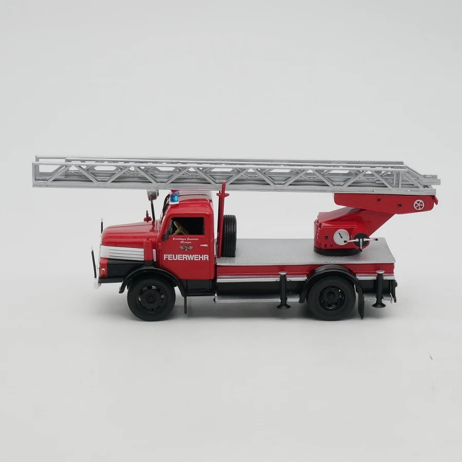 Diecast Ixo 1:43 escala IFA S4000-1 DL25 camión legal alemán motor de bomberos escalera coche en miniatura de aleación juguete coleccionable exhibición de recuerdo