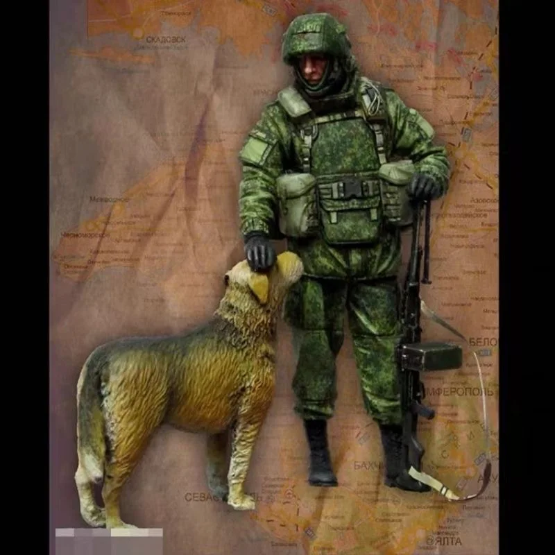 1/35 Scale Doll Model Kit - Russian Soldier and Dog - Unassembled and Unpainted 520R