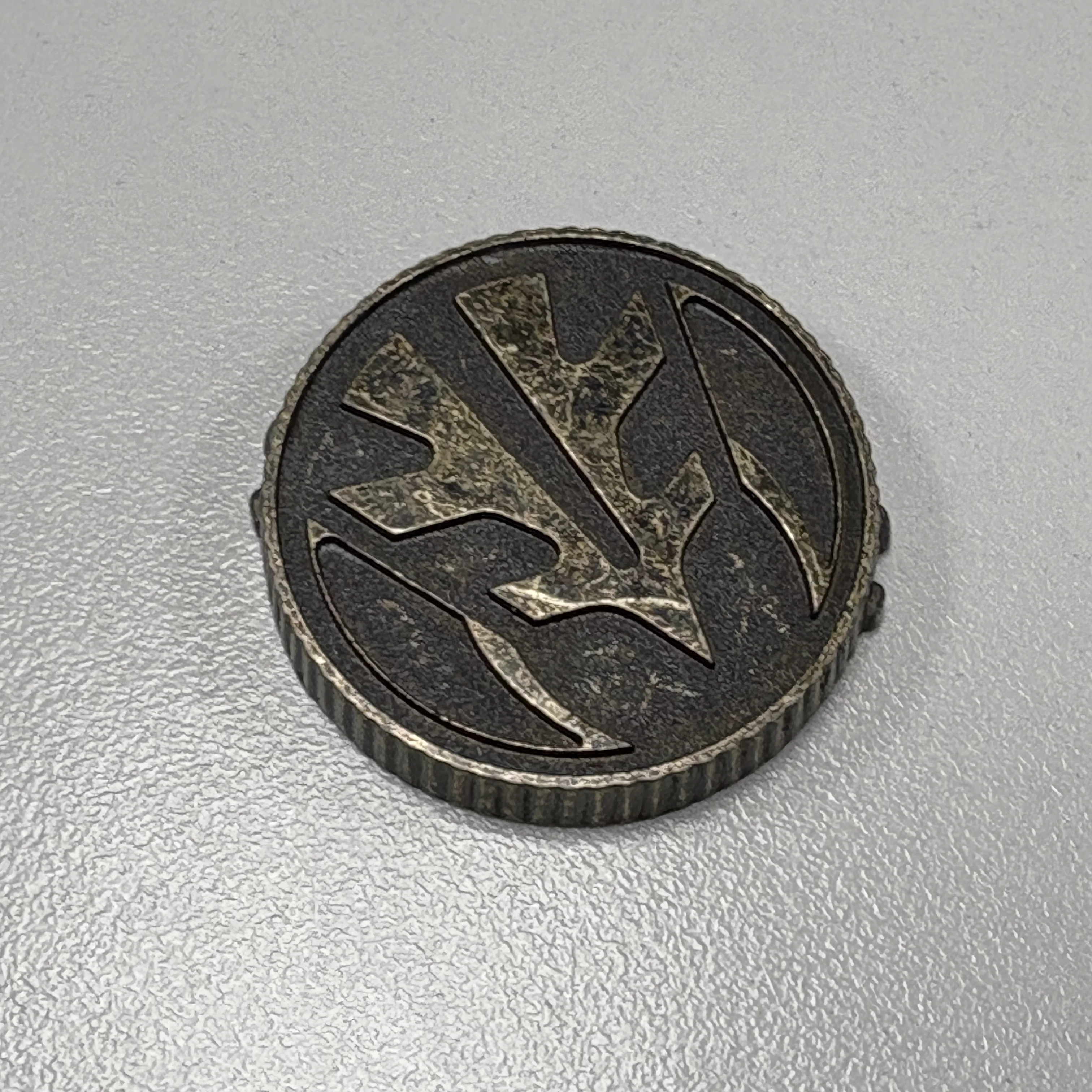 

Монета состаренная монета TIGER Dino Power, изготовленная на Рейнджер Морфер 1991-1993 гг. (серый)