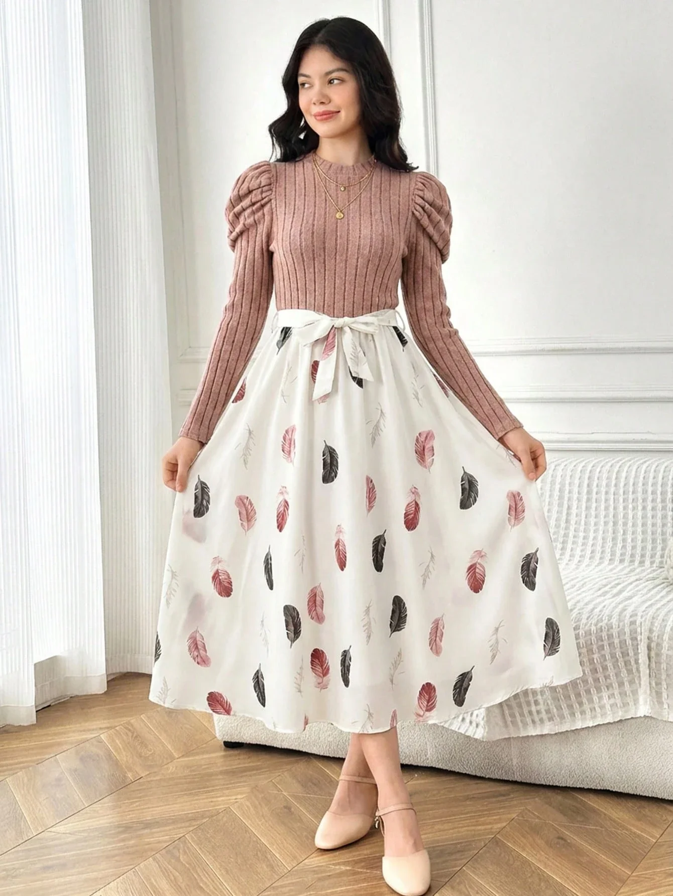 

Женское трикотажное платье миди в стиле бохо с длинными рукавами и принтом в виде перьев