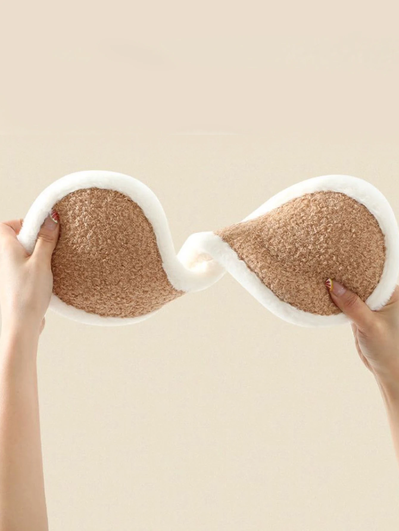 1 Buah Penutup Telinga Musim Dingin Desain Tebal dan Besar Bergaya Korea untuk Pria Wanita Pelindung Telinga Aksesori Musim Dingin yang Hangat untuk Wanita