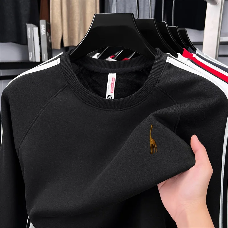 Nova Camiseta Masculina de Gola Redonda com Bordado Exquisito de Alta Qualidade, Mangas Listradas, Manga Longa de Outono, Blusa Básica Casual Versátil