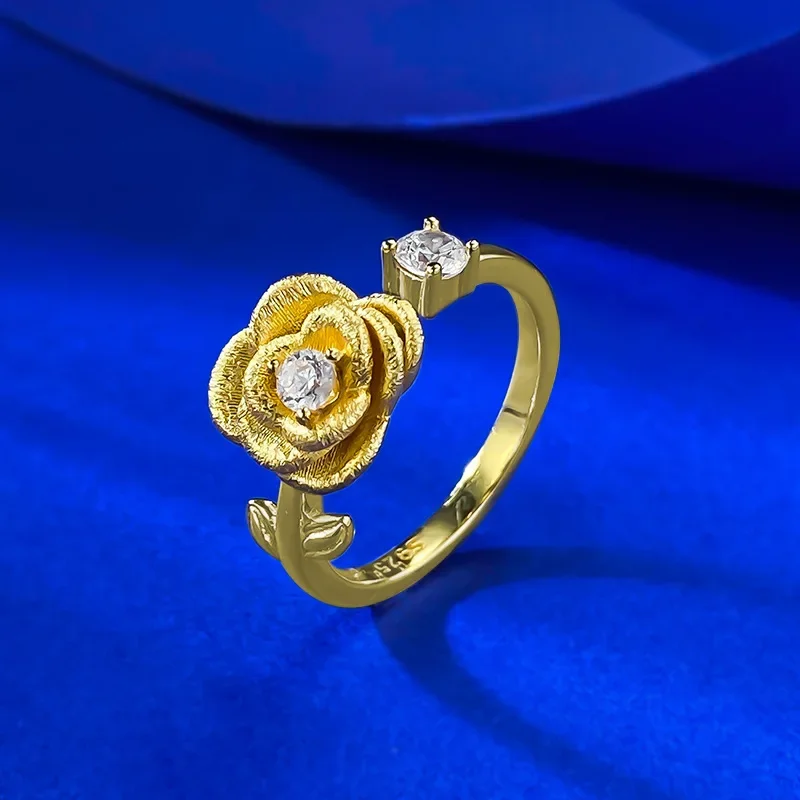 

NEWЖенское кольцо с блестящим бриллиантом из матовой розы, легкая роскошь, универсальное, элитное, кольцо на палец, нишевое кольцо, газетный стиль