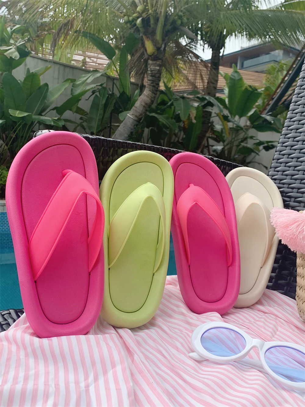 Verano al aire libre playa Vaion antideslizante plana boted zapatillas tipo Tanga para mujer coreano Sle versátil sandalias sin cordones