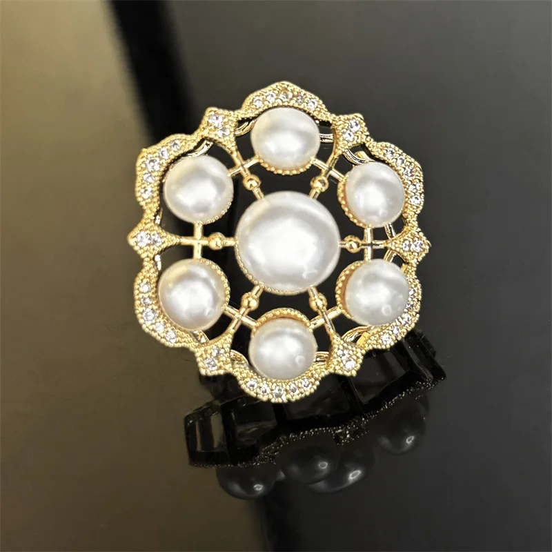 

OKILY Exquisite Micro-inlaid Zircon Romantic Retro Freshwater Pearl Brooches Hollow Geometry Broochpin High-grade Charming Decor