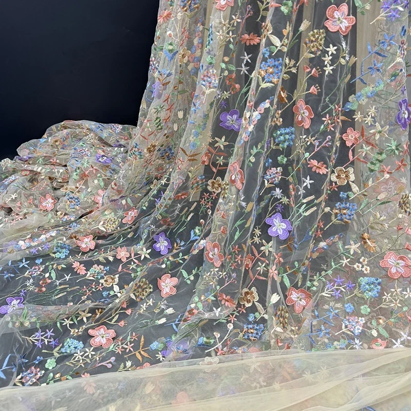 花の刺繍が施されたチュールの生地,テキスタイルメッシュの素材,レースの花,ブライダルガウン,結婚式のドレス,手作りの縫製アクセサリー