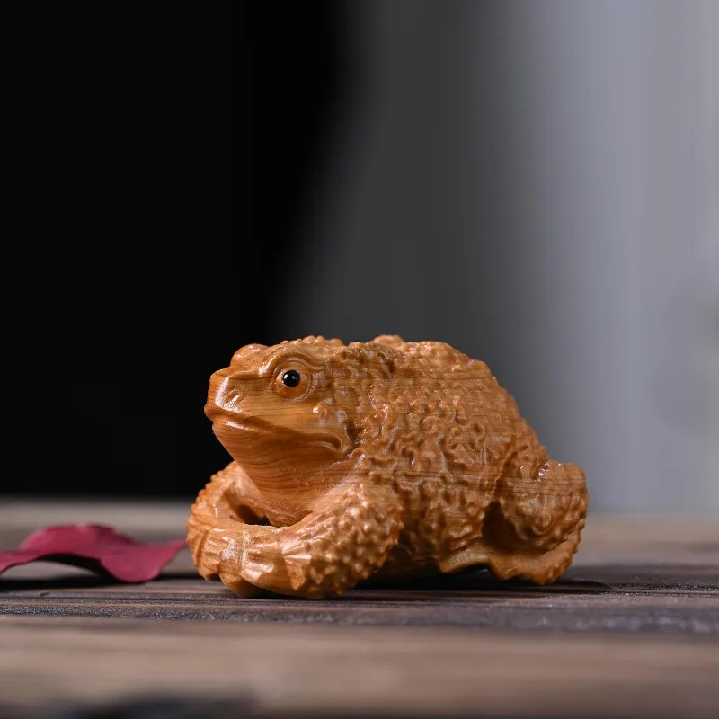 Cliff cypress handmade wood carving golden toad holding ball ornaments solid wood carving lucky toad home decoration crafts