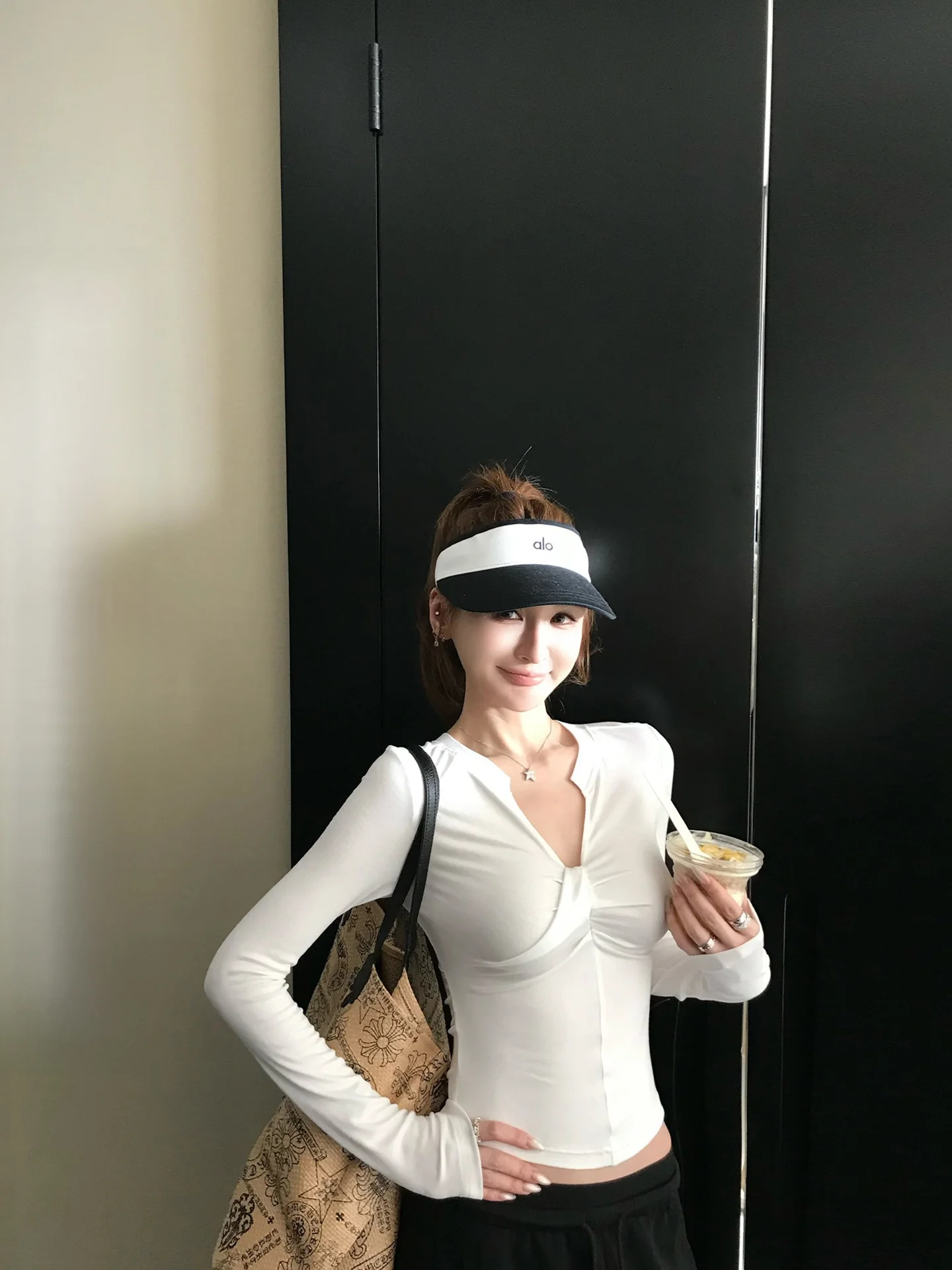 

Skk Store Premium Merino Ultrafine Wool Silk Square Knot Waist Cinched Base Shirt Women's Long Sleeve V-neck T-shirt