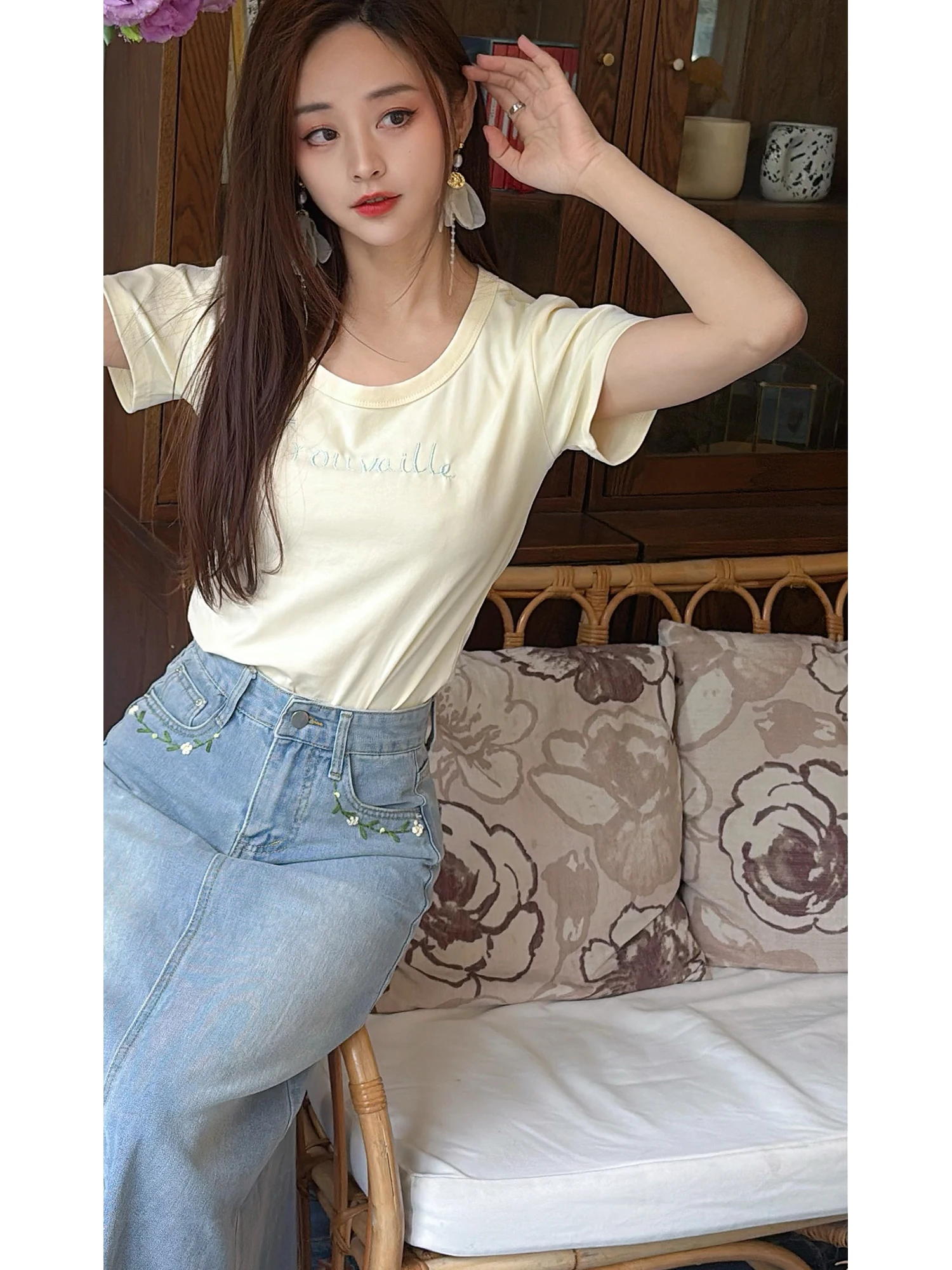 

Футболка из чистого хлопка с вышивкой и юбка А-силуэта: повседневный летний стиль для женщин, желтый цвет молочного яйца, круглый вырез, короткий рукав.