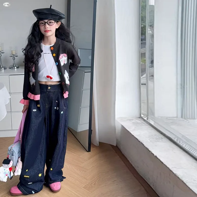 

Girls Retro Knitted Cardigan Autumn New Jacquard Splicing Lazy Wind Soft Waxy Sweater Denim Trousers 2-piece Set 2025