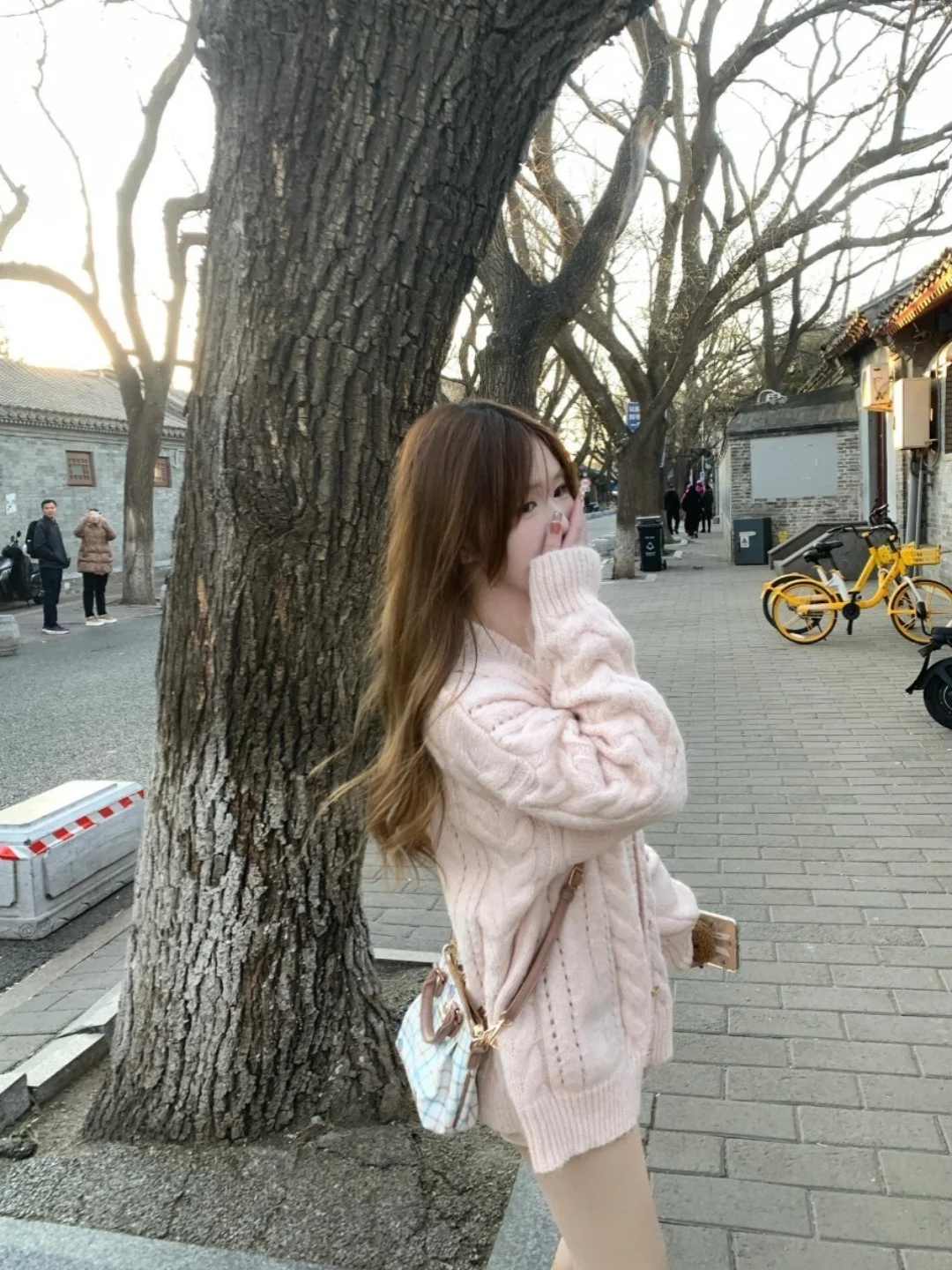 Słodki Różowy Sweter Rozpinany z Dekoltem w Serek, Damski Luźny Kardigan z Wzorem Twist, Odmładzający, Idealny na Zimę, do Noszenia na Co Dzień