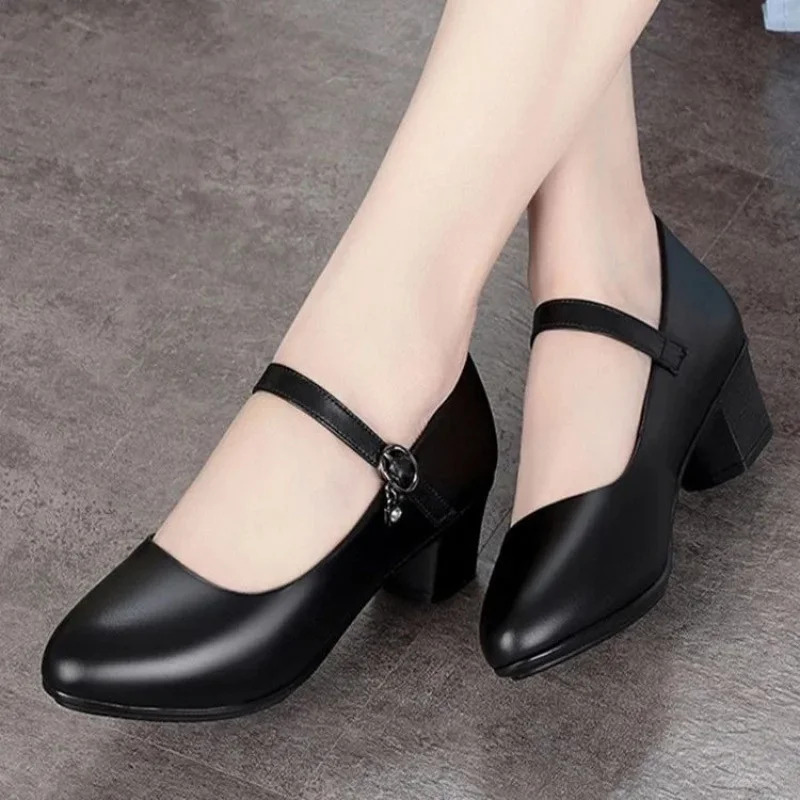 2026 Neue Schwarze Mary Jane Damenschuhe Blockabsatz Mittlerer Absatz Büro Schnallenverschluss Pumps