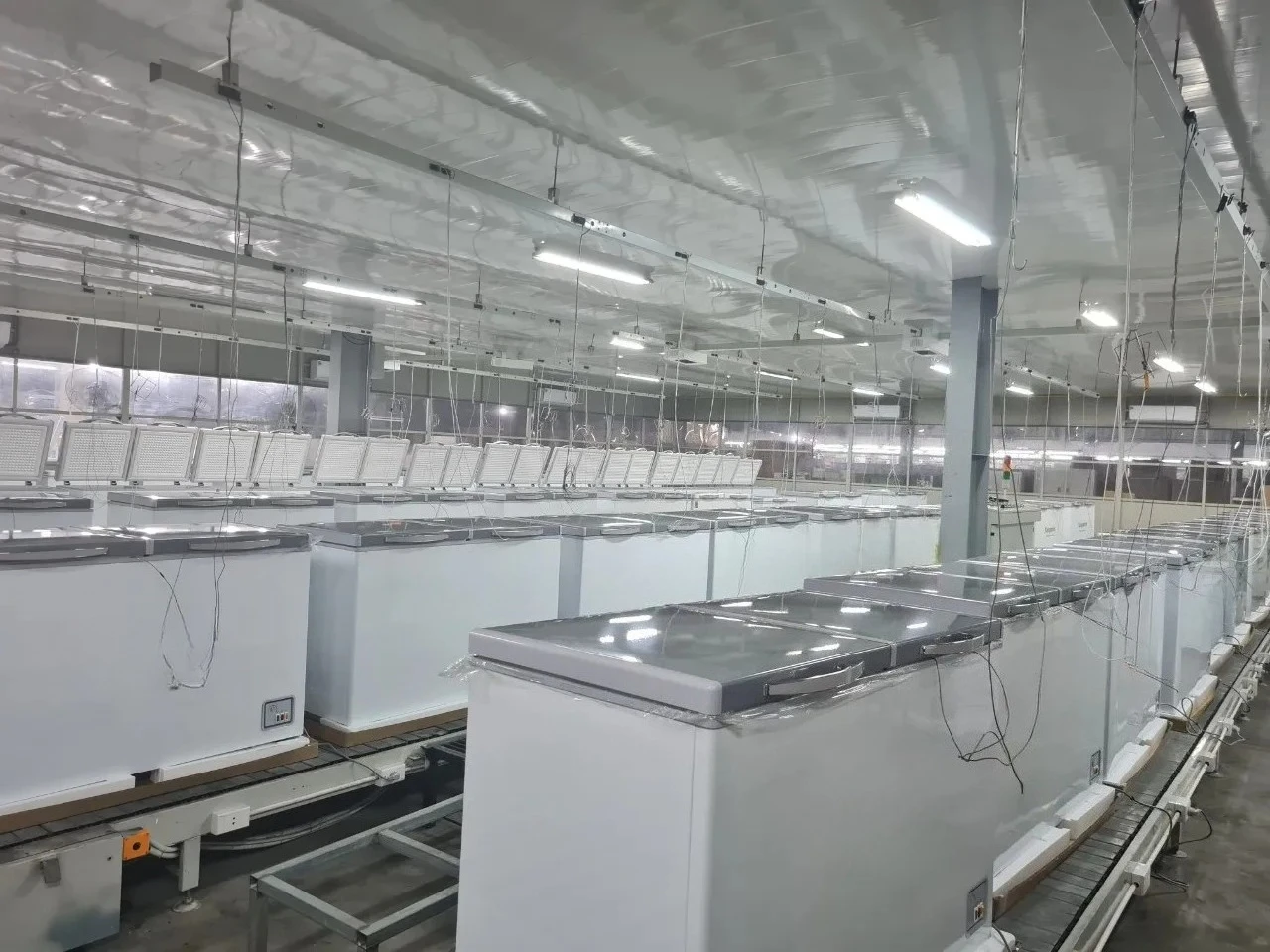 فريزر صغير الحجم 1 باب سعة حجرة واحدة 90/100/140 لتر