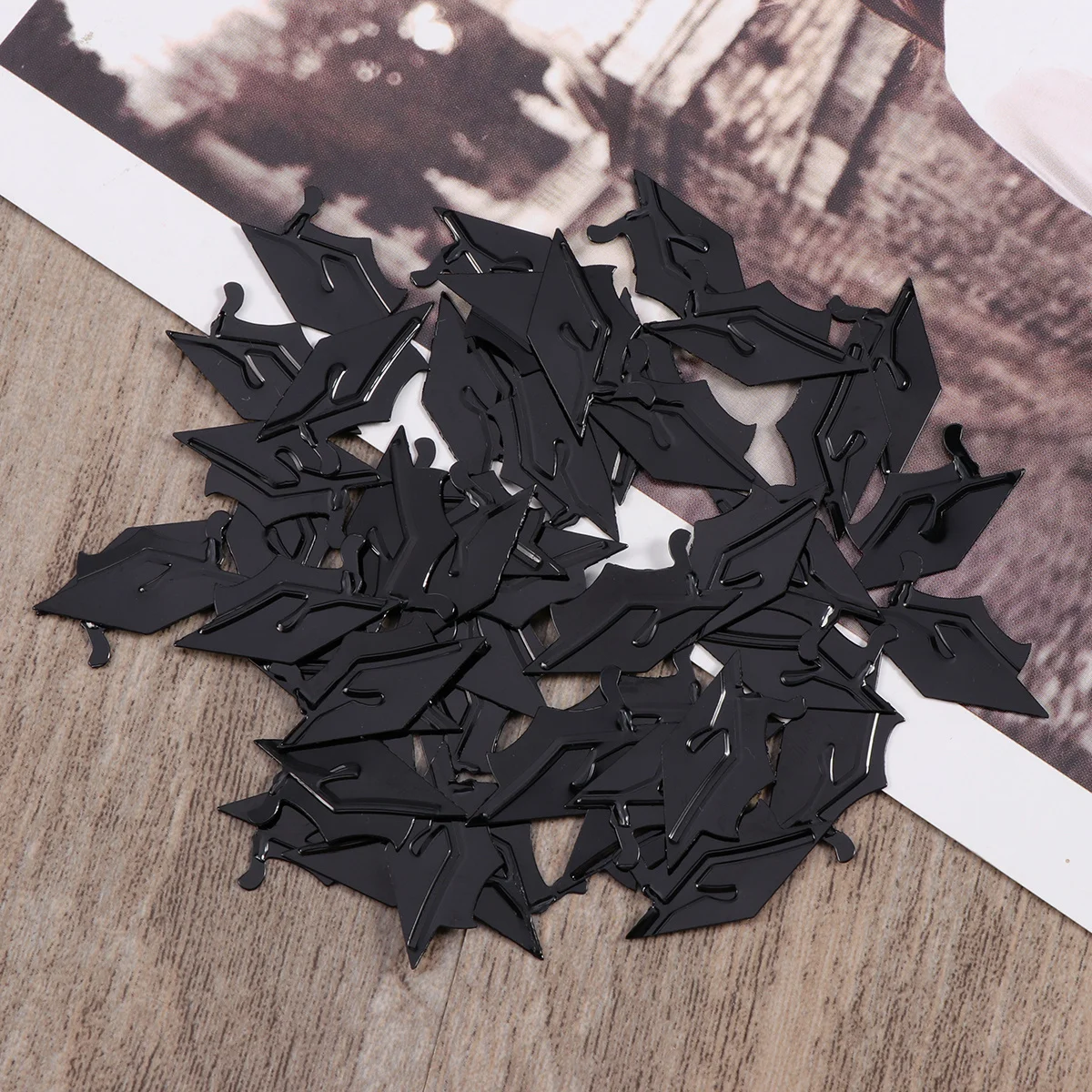 

Black Doctoral Cap Confetti for Graduation Party Supplies Table Decoration Festive Theme Scatters Invitations Outfits