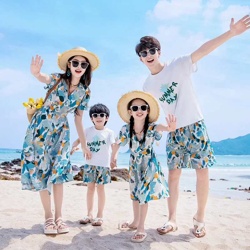 

Resort Family Matching Beach Couple Clothes Vacation Look Parent-child Clothing Dad Son Outfits Sets Korean Mom Daughter Dress