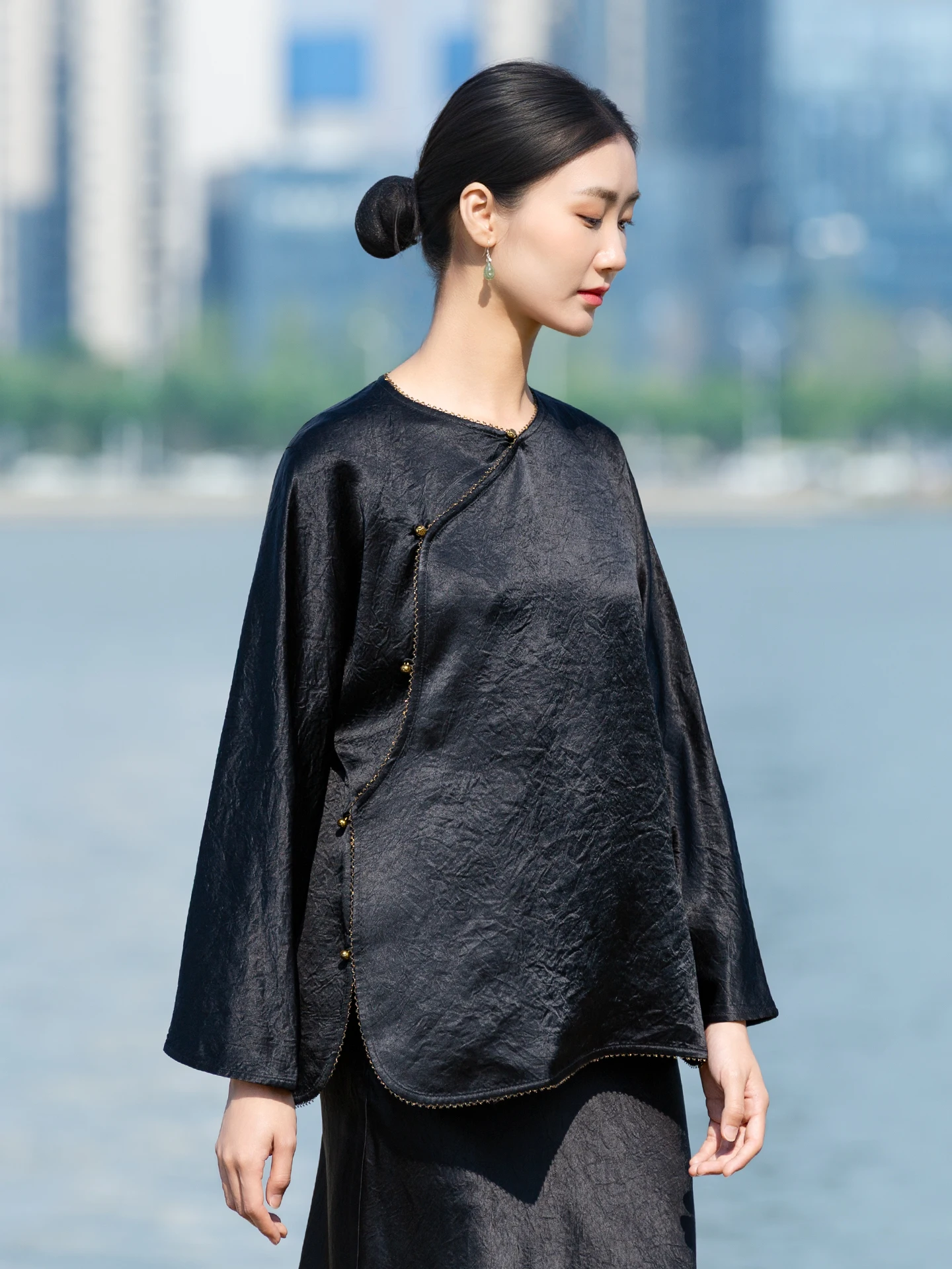 

New Chinese Sle Loose Fit Long Sve round Ne Casual irt Women's Bla Acetate Spring Autumn Top Slimming Tang Costume