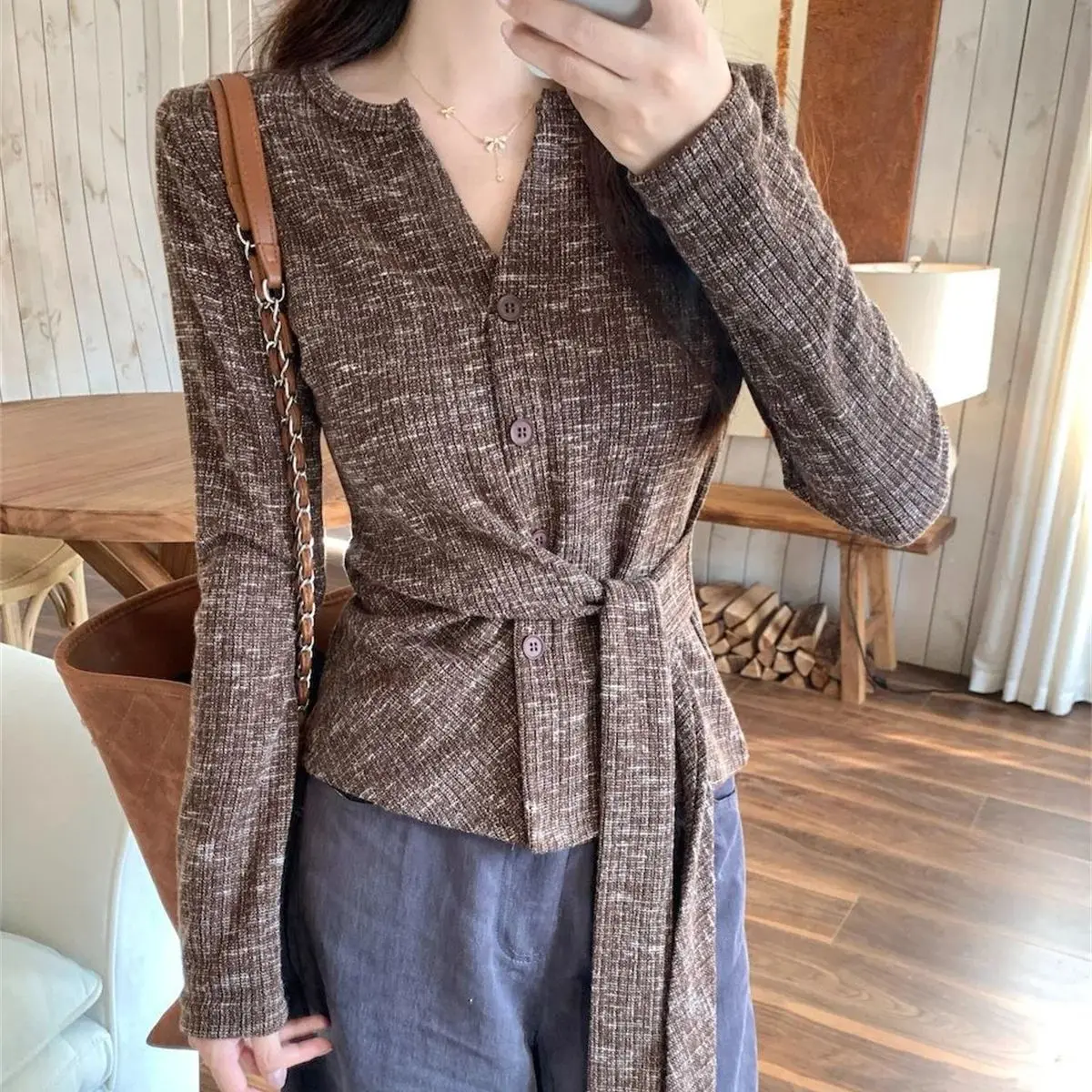 

Французский элегантный винтажный трикотаж, женская мода, V-образный вырез, осень-весна, новые топы с ремешками, женские тонкие корейские однобортные рубашки Y2K