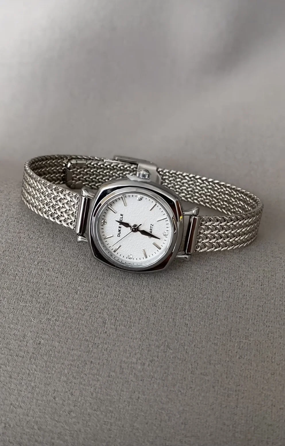 

Simple and stylish small silver quartz watch for women, versatile and elegant, trendy women's watch, an unusual watch.
