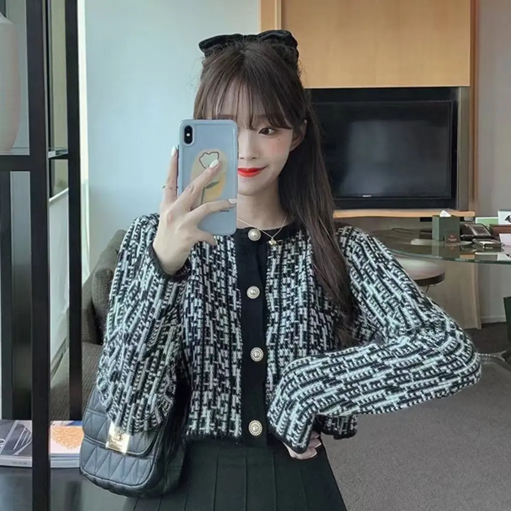 

Women's Korean Style Pullover round Neck Cardigan Small Fragrant Knitted Sweater Top Versatile Feminine Spring Autumn