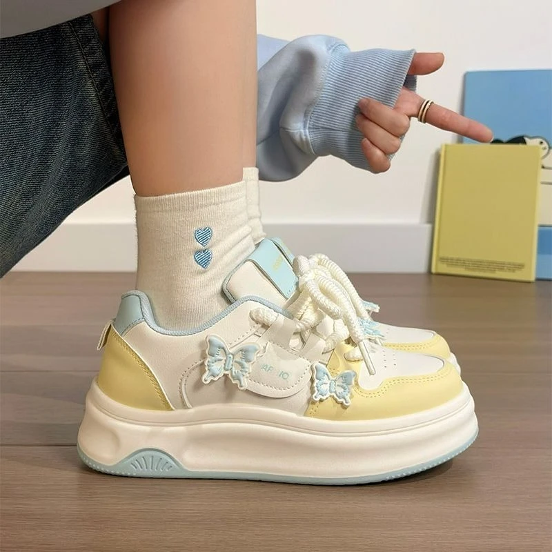 Lightweight Sneakers for Girls 2026 Spring Autumn New Design Versatile Bestseller Non Slip Kids Skate Shoes