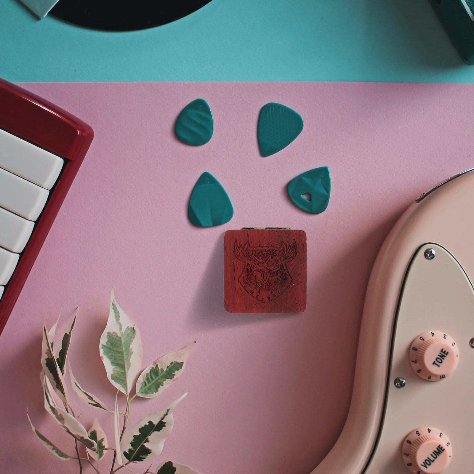 

1pcs Guitar Pick Storage Box Wooden Holder For Acoustic Electric Guitar Picks Case Travel Concert Party School Music Accessory