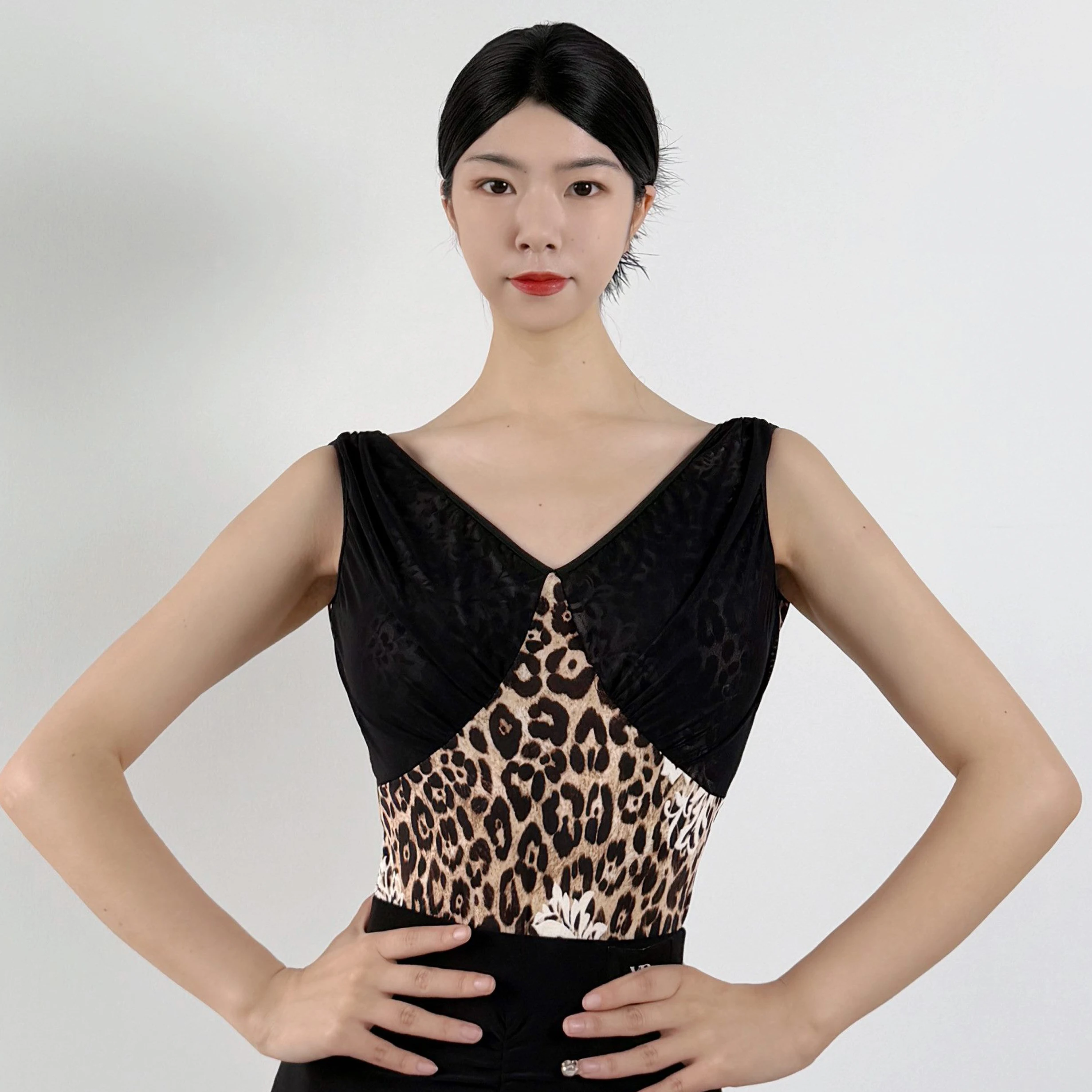 

Latin Ballroom Dance Tops Women Summer Sleeveless Leopard V Neck Tops Practice Clothes Rumba Waltz Tango Dance CostumeBL19429
