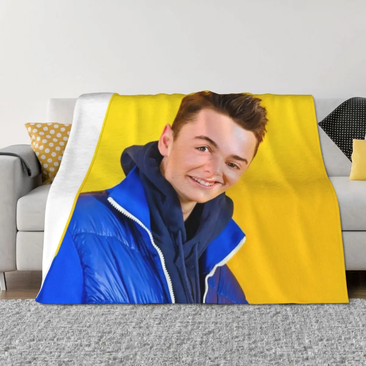 Noah Schnapp Blue Jacket Throw Blanket Luxury Throw heavy to sleep Decoratives Hairys Blankets