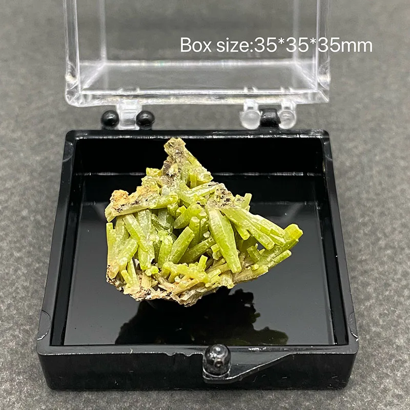 

100% Natural pyromorphite Mineral Specimens Stones and Crystals Healing Crystal +Box size:35*35*35 mm