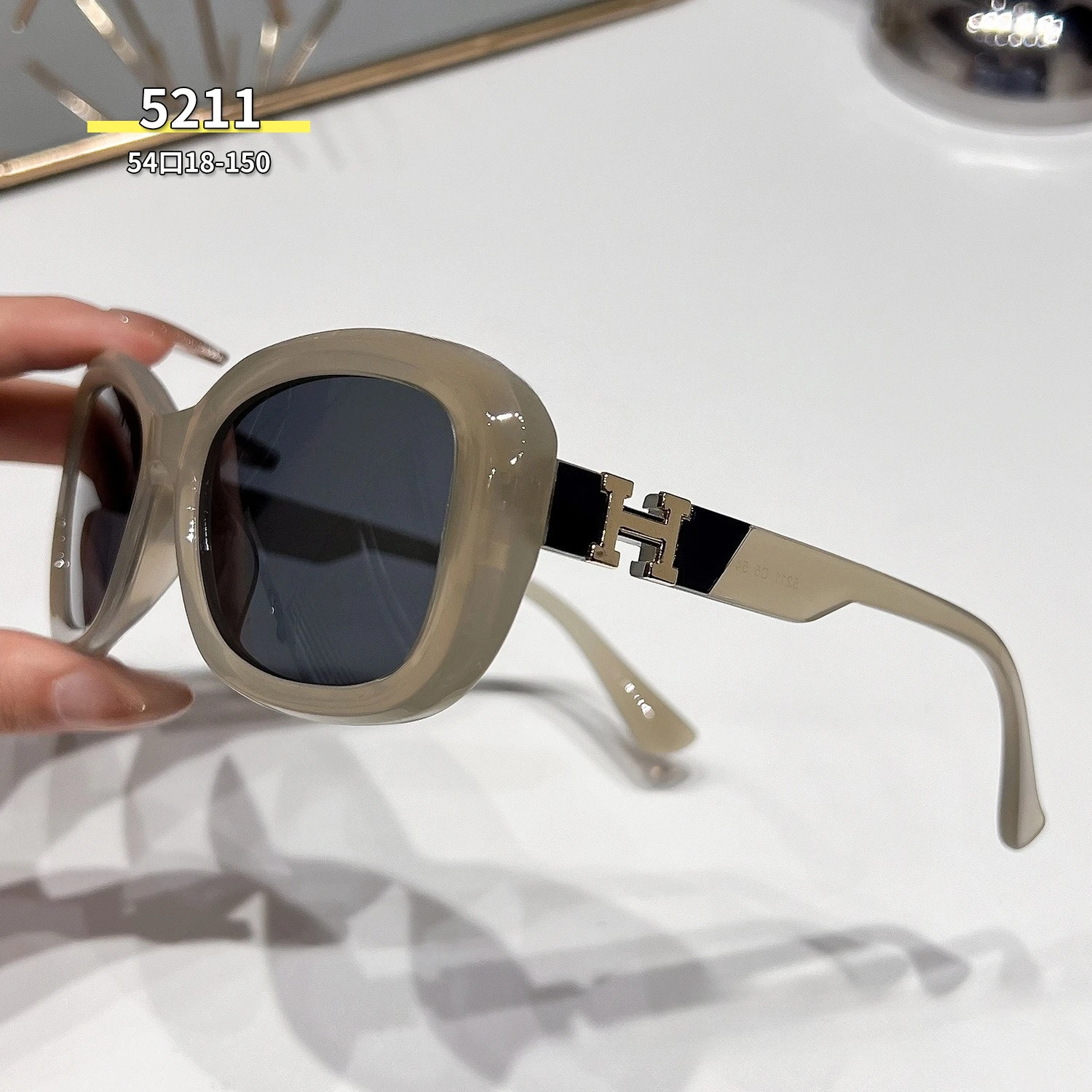 نظارات شمسية مستقطبة بإطار صغير للسيدات جديدة لعام 2025 - حماية فاخرة من الأشعة فوق البنفسجية 400، ظلال شمسية عصرية راقية