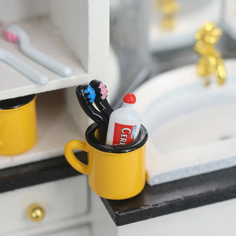 4pcs/set 1/12 Dollhouse Simulation Toothpaste Toothbrush Cup Set Mini Bathroom Decoration Dolls House Furniture Accessories